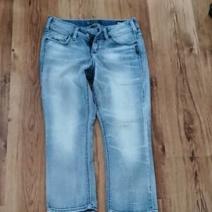 Silver Jeans Women's Suki mid capri super stretch Blue jeans. W29/L22 1/2